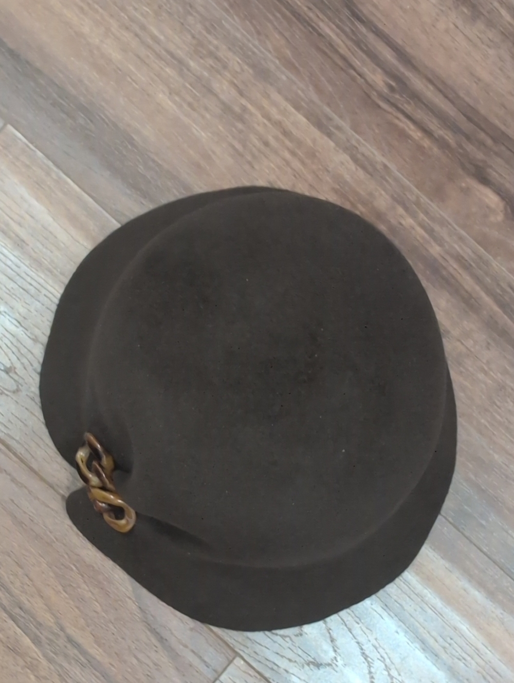 Womens Chocolate Brown Felt Cloche Hat with Tortoiseshell Chain Bucket 1920s - Picture 3 of 3